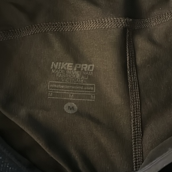 Nike Capri leggings colour: black size M - Picture 5 of 5